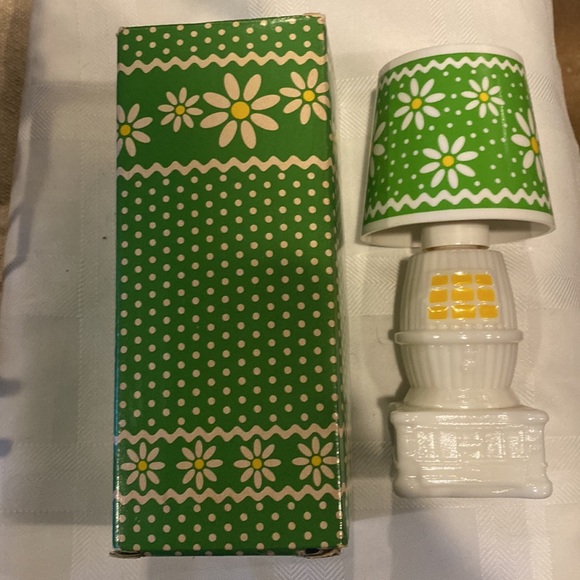 Avon Country Charm Perfume Bottle - Picture 3 of 7